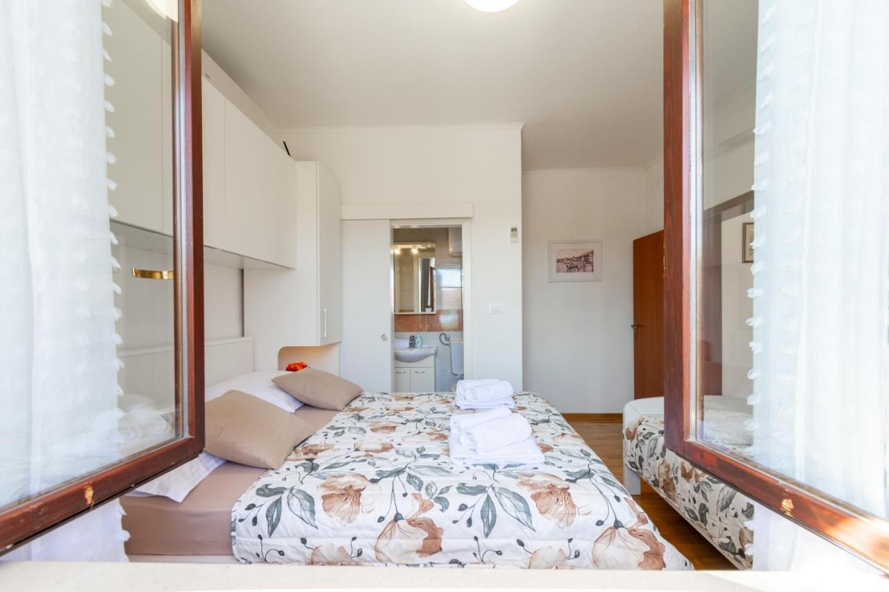 Sweet Triple Room In Makarska Exterior foto