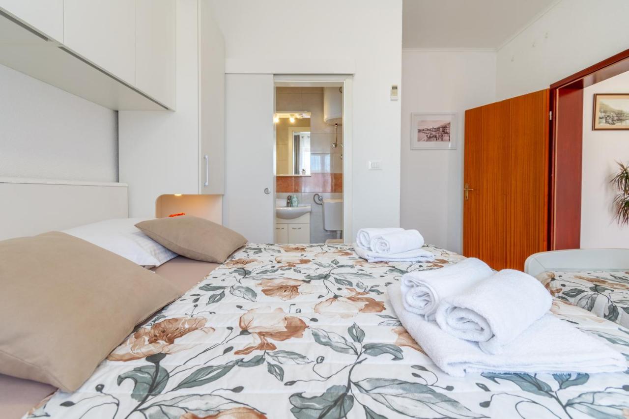 Sweet Triple Room In Makarska Exterior foto