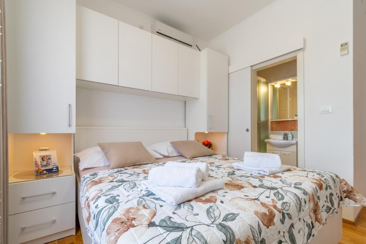 Sweet Triple Room In Makarska Exterior foto
