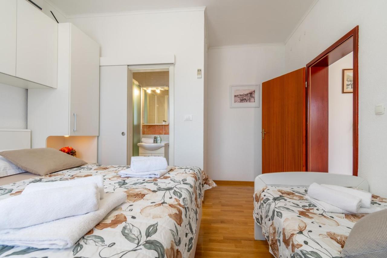 Sweet Triple Room In Makarska Exterior foto