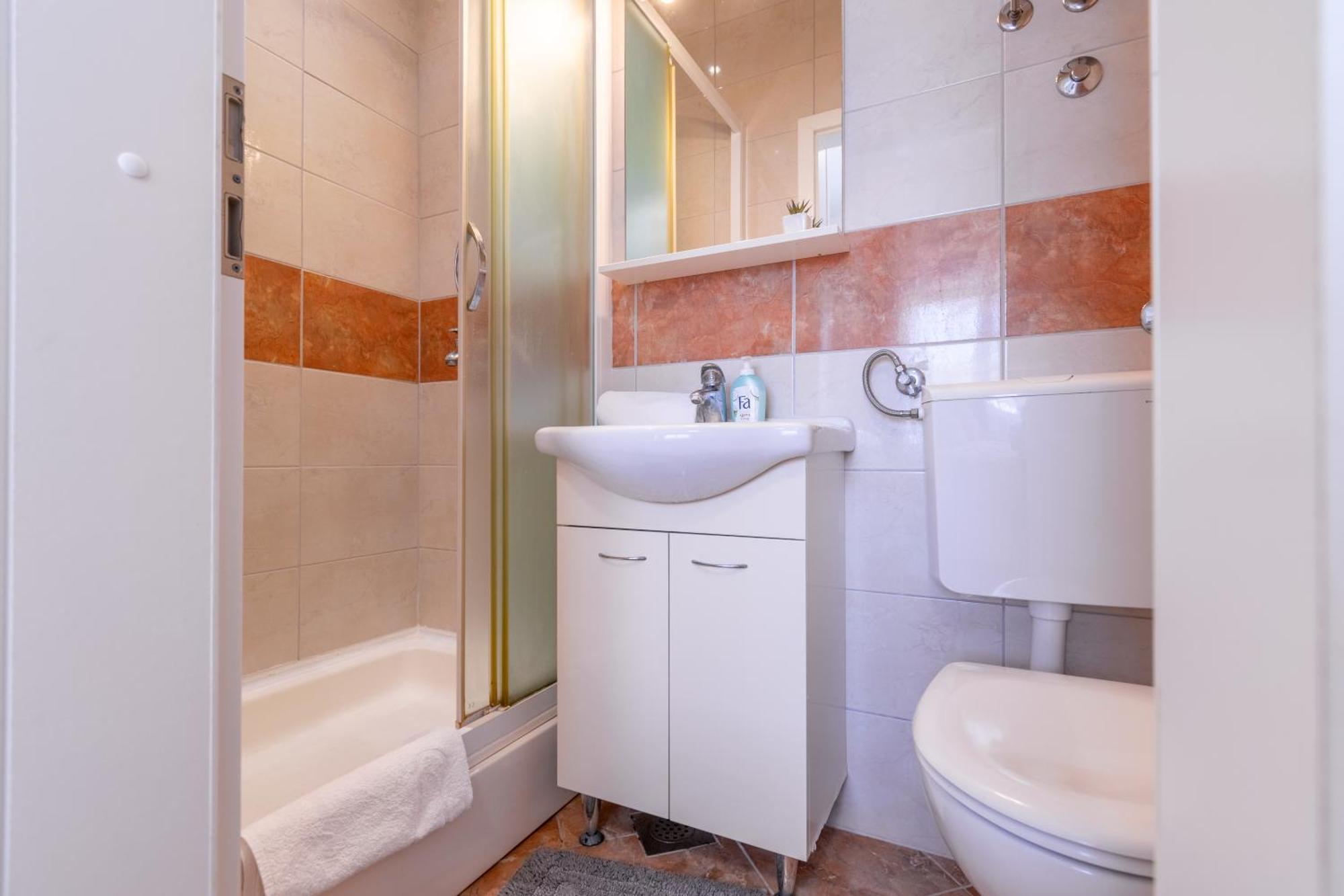 Sweet Triple Room In Makarska Exterior foto